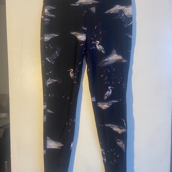 DKNY Black Pelican Print Leggings EUC - Picture 1 of 6